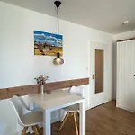 Lejlighed Luv-und-lee-apartment-18